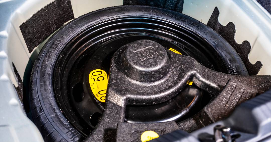 Projeto na Câmara proíbe estepe ‘fino’ em carros novos; montadoras terão que equipar veículos com opção idêntica ao pneu original
