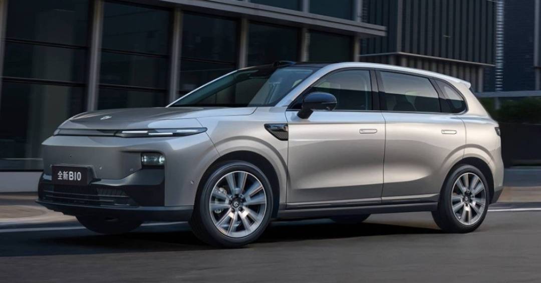 Leapmotor B10 ganha upgrade de 800V na China: recarga de 30% a 80% em 16 minutos