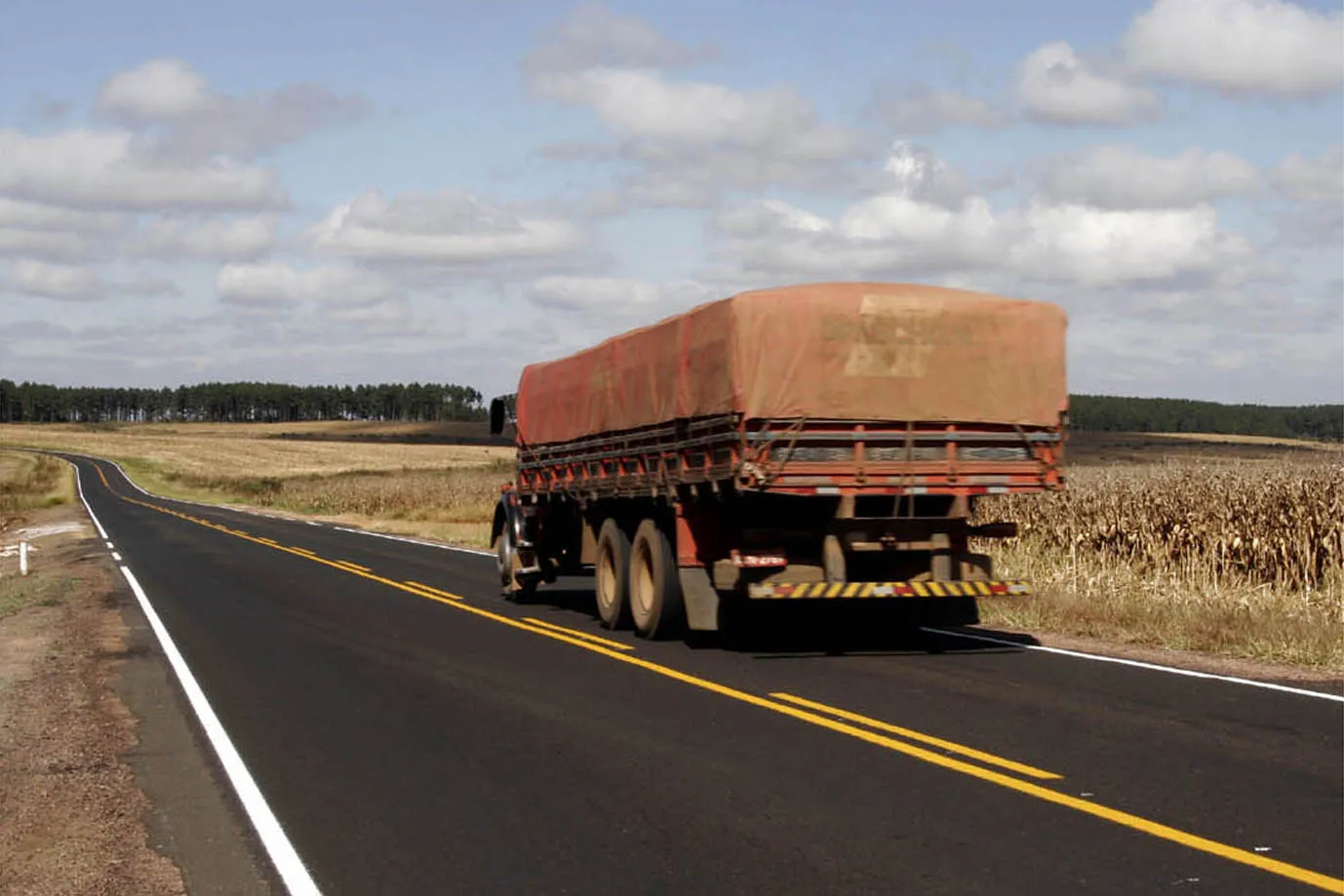 Transportadoras do agro enfrentam alta de 414% na carga tributária com CBS