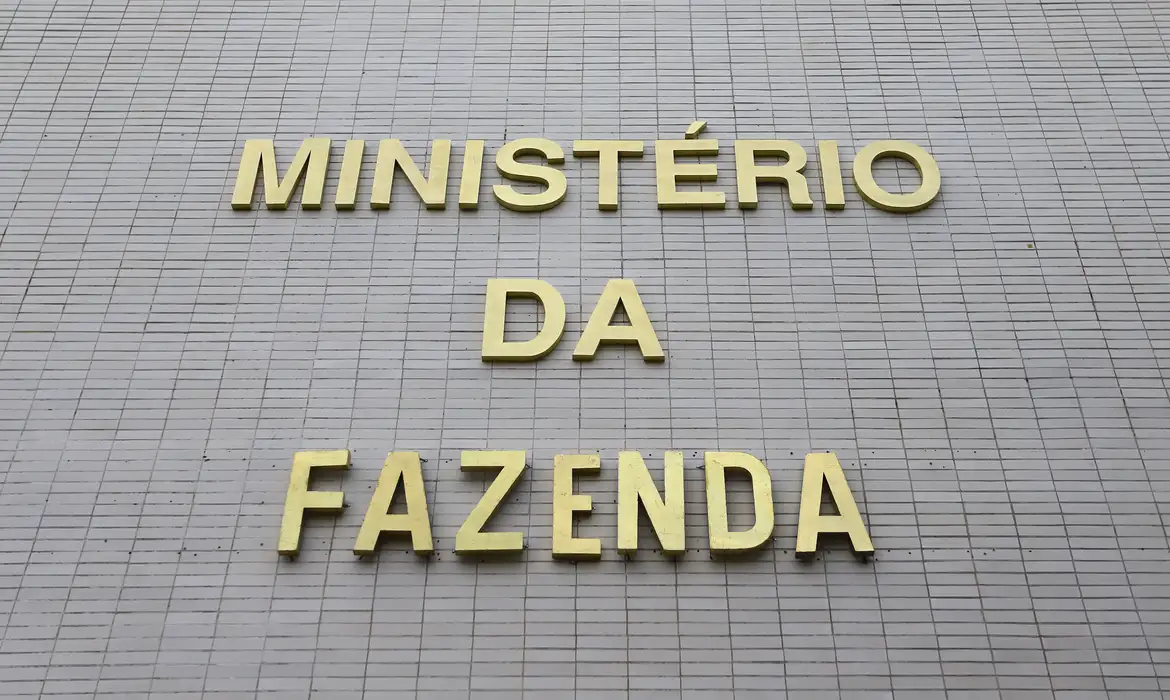 Governo reduz déficit primário para R$ 52 bi, mas rombo fiscal segue pressionado por precatórios