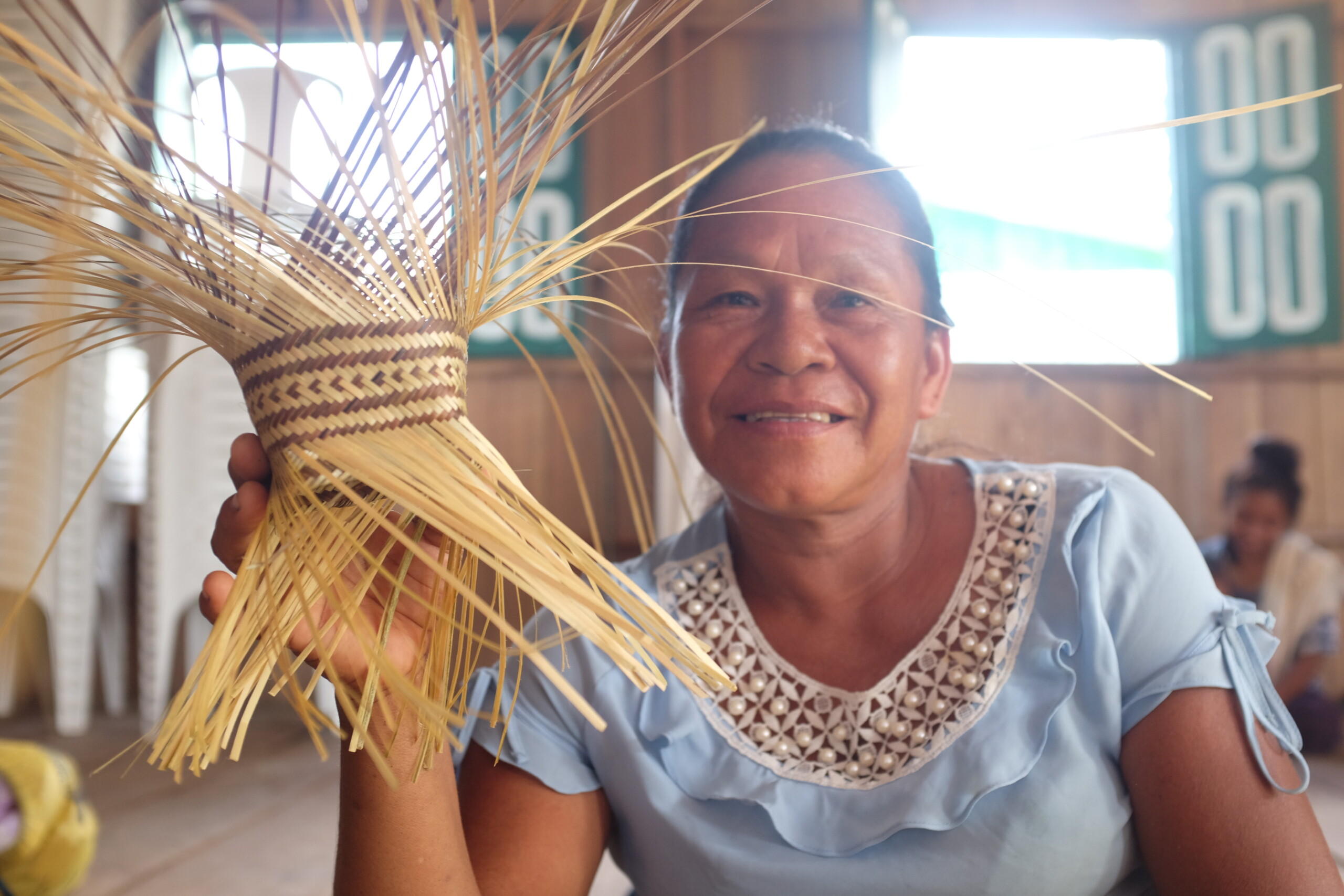 Teçume Paumari: mulheres do Amazonas unem tradição e renda com arte ancestral