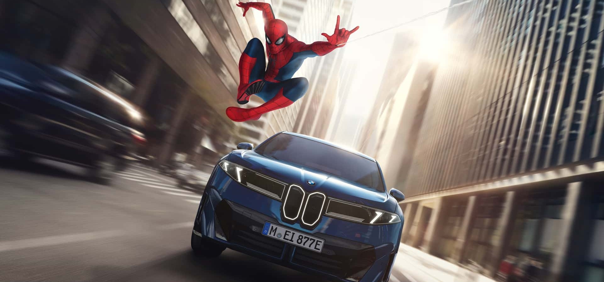 BMW lança iX3 e Série 5 na tela do cinema: heróis da Marvel ganham reforço alemão
