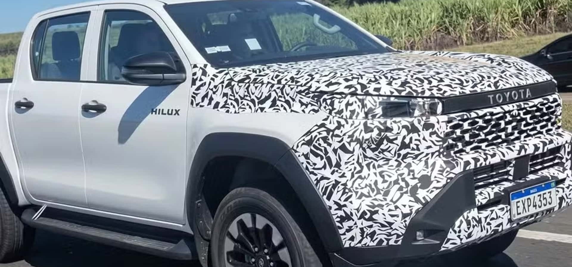 Toyota Hilux na Índia: visual ‘Cyber Sumo’ e mecânica familiar, enquanto Brasil aguarda versão híbrida