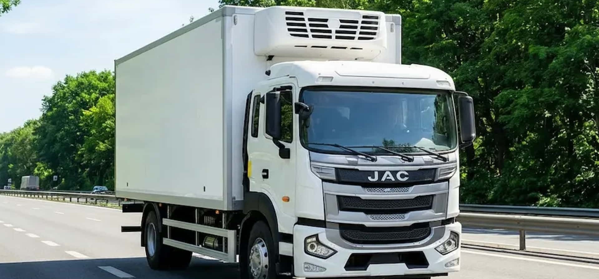 JAC Caminhões inicia operação no Brasil com modelos de 9 a 25 toneladas