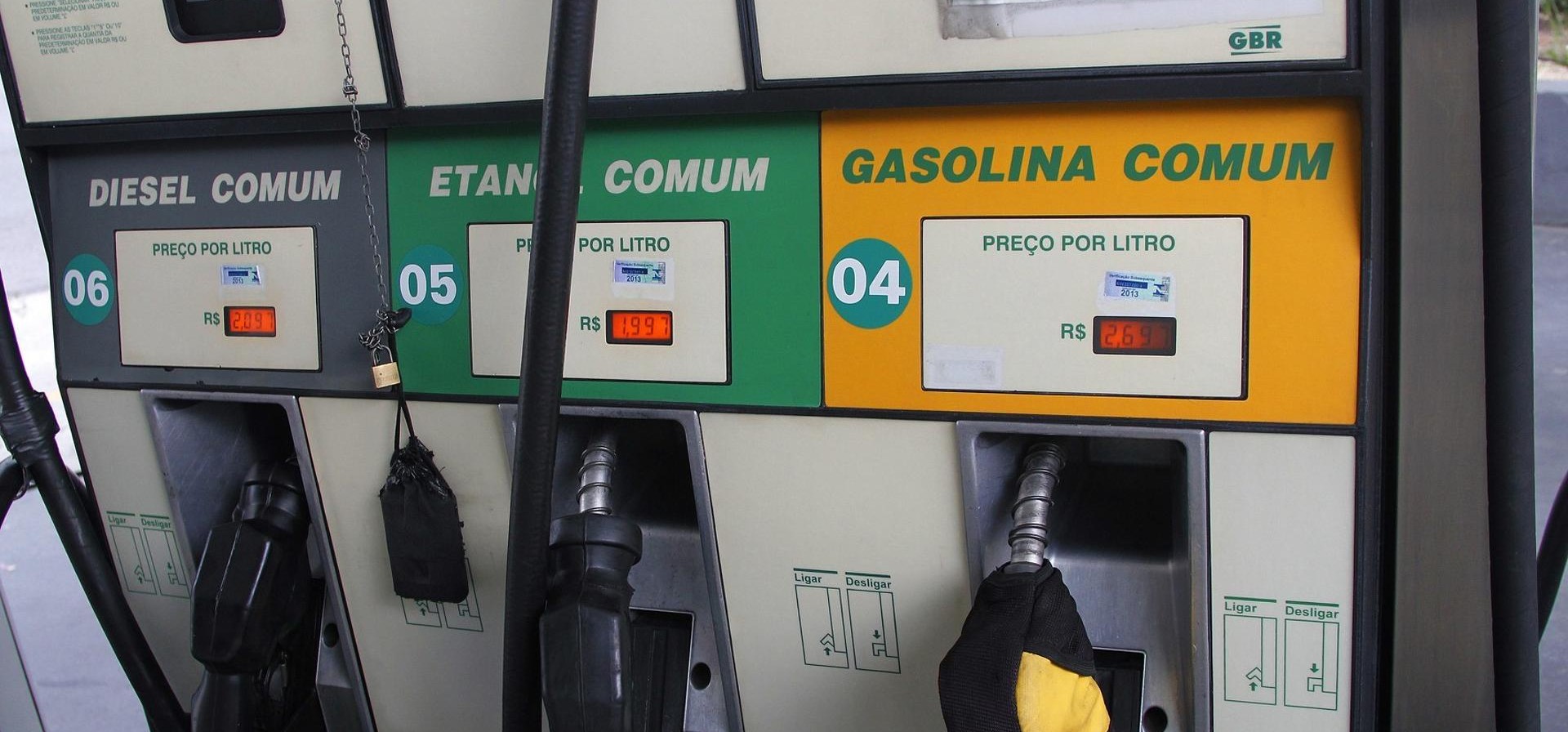 Gasolina E32 chega aos postos: veículos flex não precisam se preocupar, mas importados e modelos antigos exigem atenção
