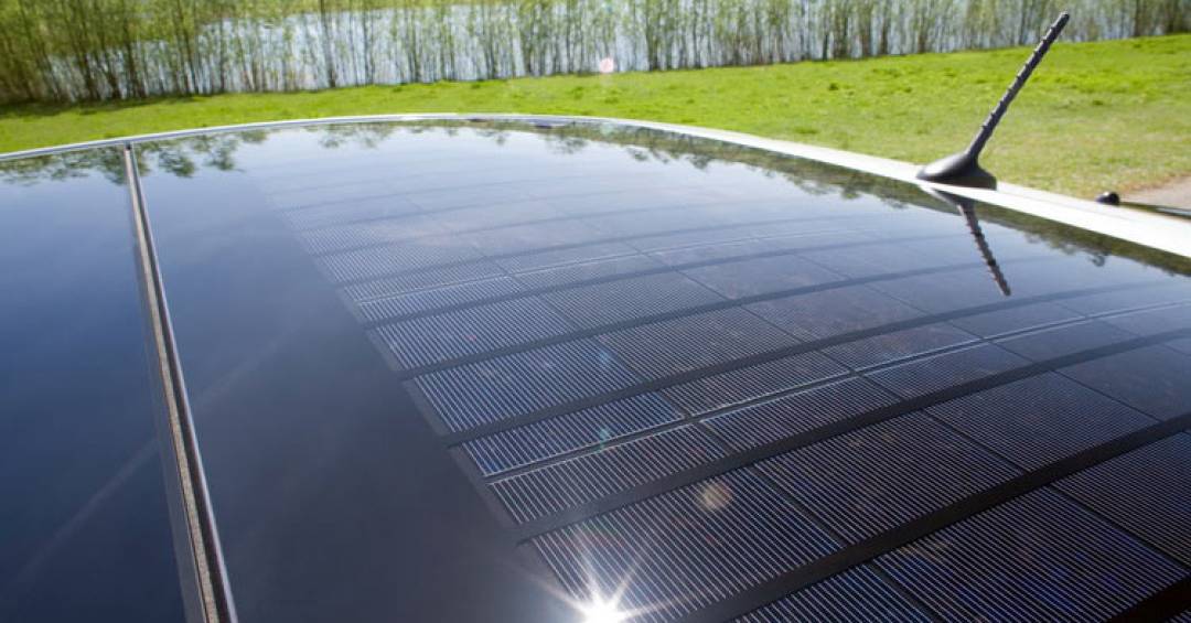 Painéis solares em carros elétricos: por que a eficiência ainda é um desafio?