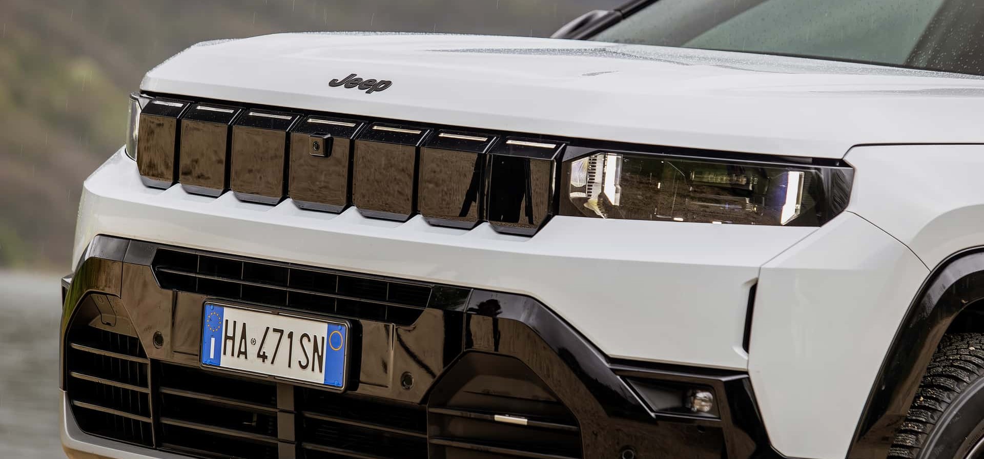 Jeep Compass 2027 mantém plataforma atual e chega com nova tecnologia híbrida