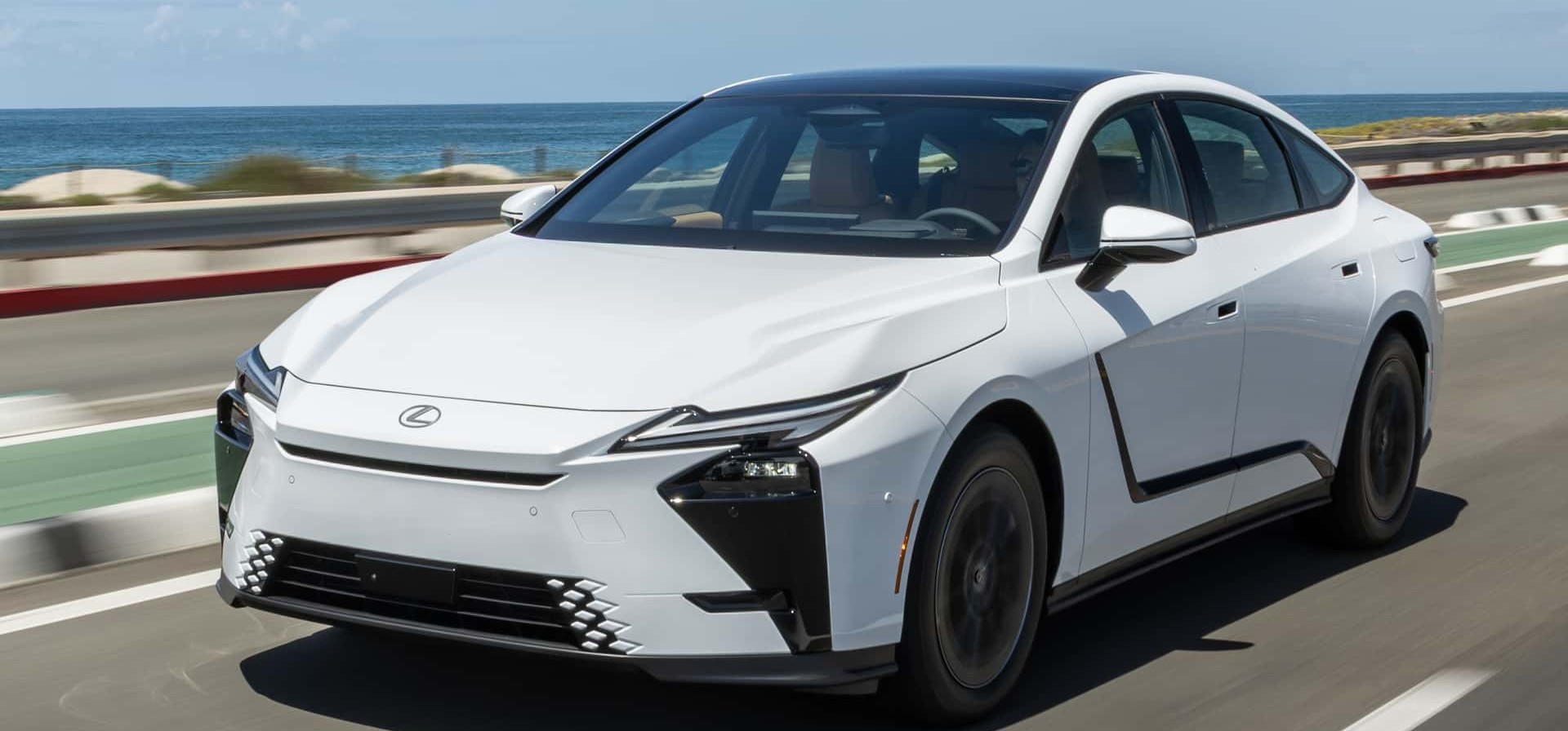Lexus ES 350h chega ao Brasil por R$ 399.990 com 18,6 km/l e pré-venda aberta até outubro
