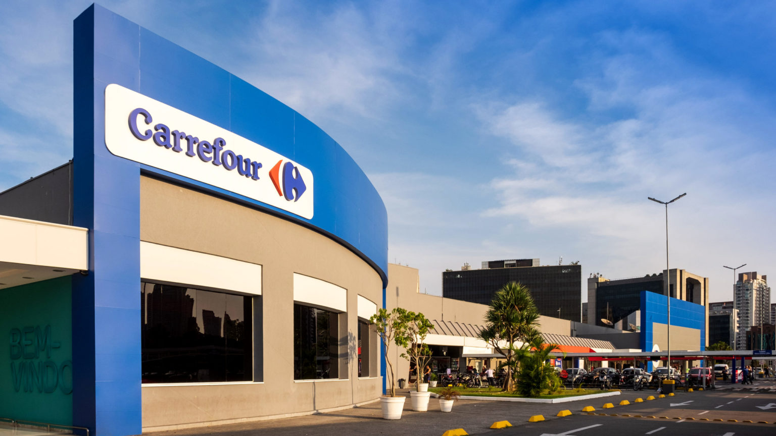 Carrefour expande presença digital: mais de 1.300 itens agora disponíveis na Amazon