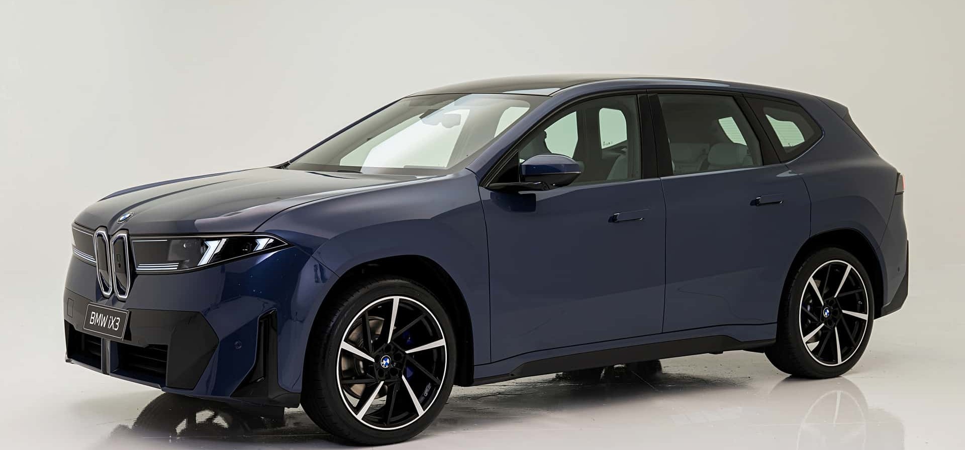 BMW iX3 Neue Klasse chega ao Brasil a R$ 582.950: revolução elétrica com plataforma inédita e design futurista